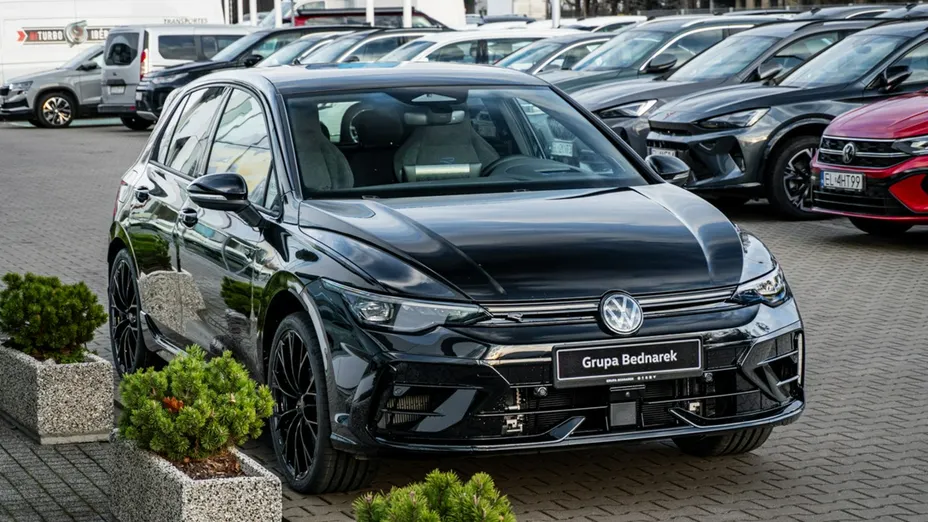 VOLKSWAGEN Golf -