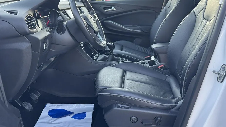 OPEL Grandland X -
