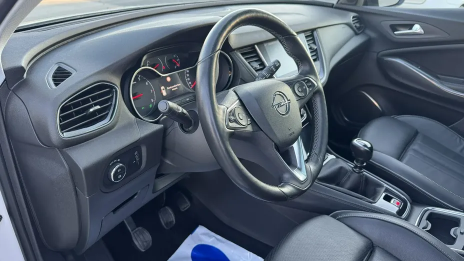 OPEL Grandland X -