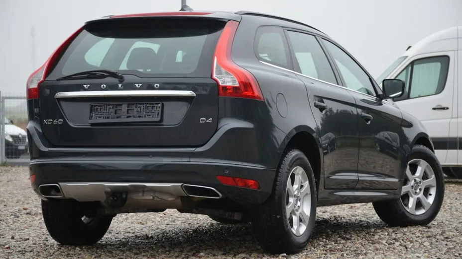 VOLVO XC60 -