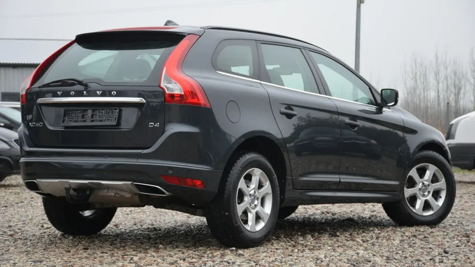 VOLVO XC60 -