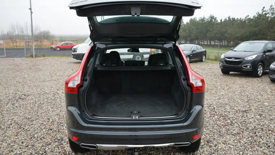 VOLVO XC60 -