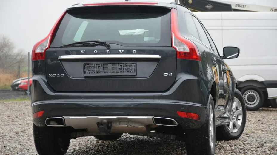VOLVO XC60 -