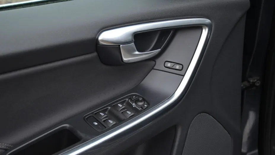 VOLVO XC60 -