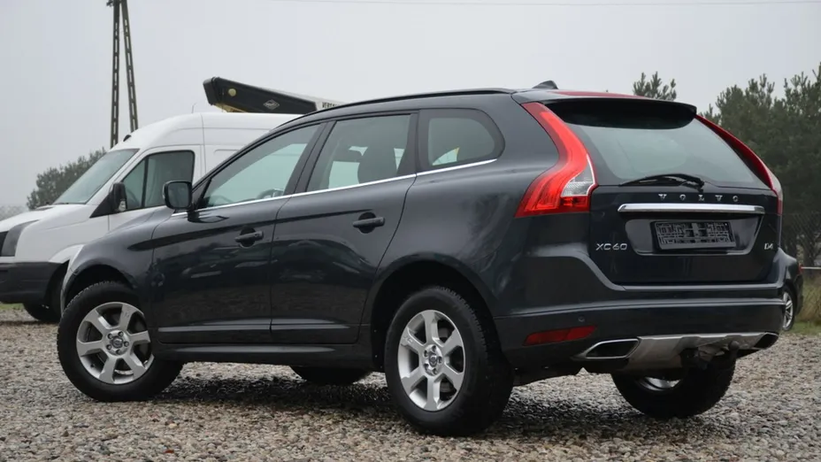 VOLVO XC60 -