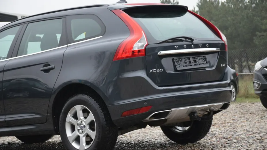 VOLVO XC60 -