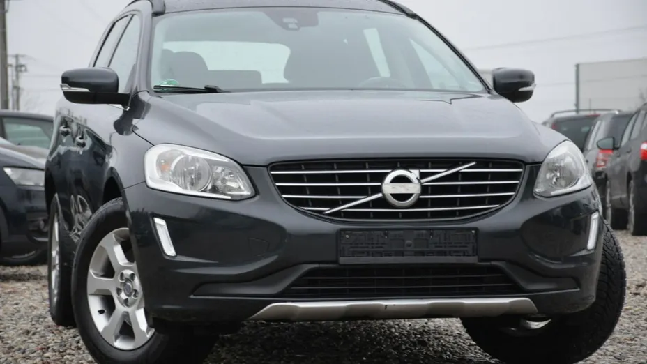 VOLVO XC60 -