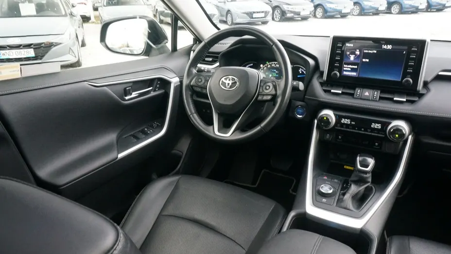 TOYOTA RAV4 -