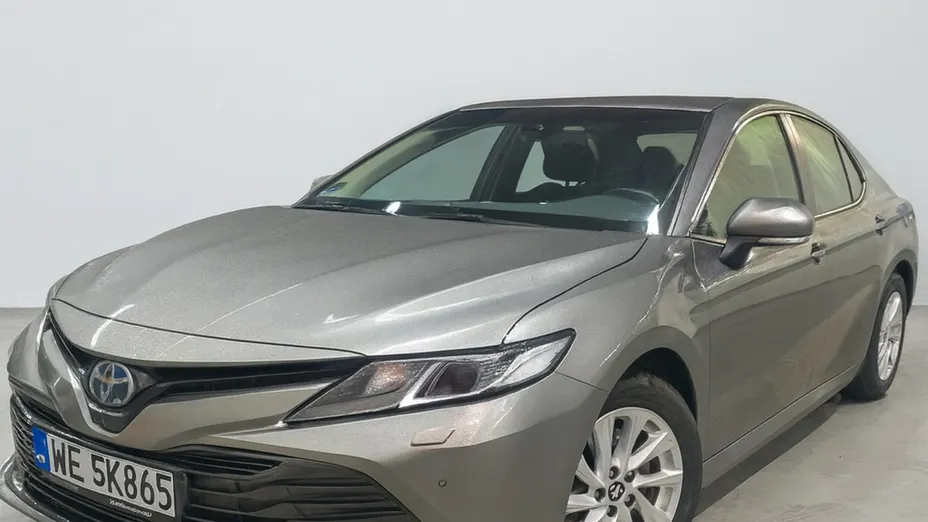 TOYOTA Camry -
