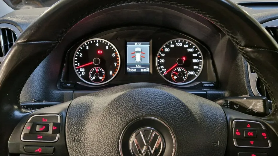 VOLKSWAGEN Tiguan -