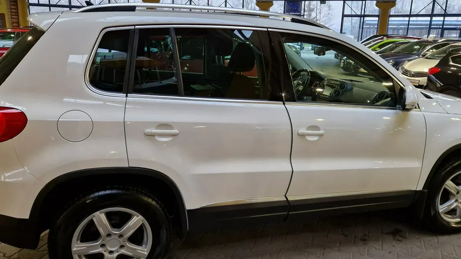 VOLKSWAGEN Tiguan -