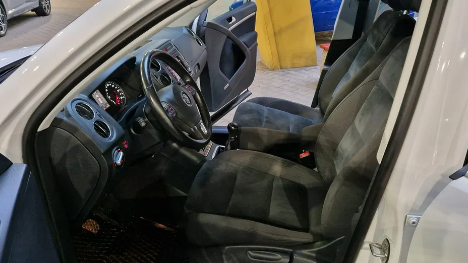 VOLKSWAGEN Tiguan -