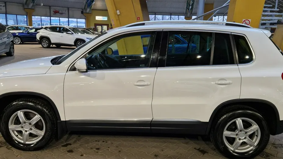 VOLKSWAGEN Tiguan -