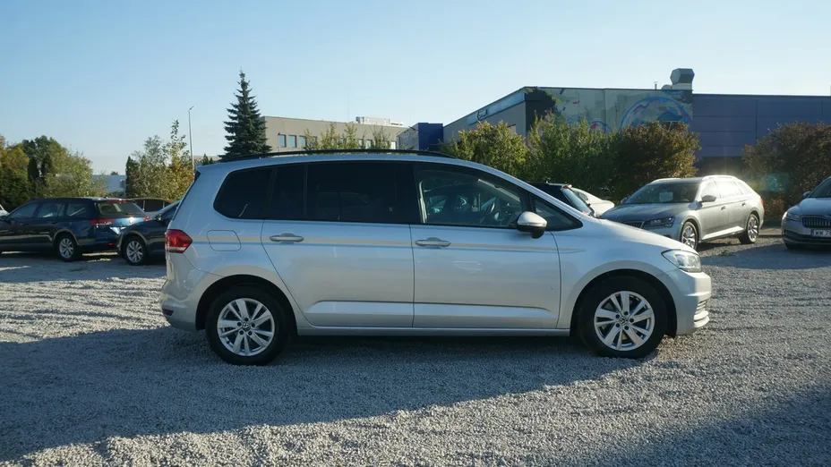 VOLKSWAGEN Touran -