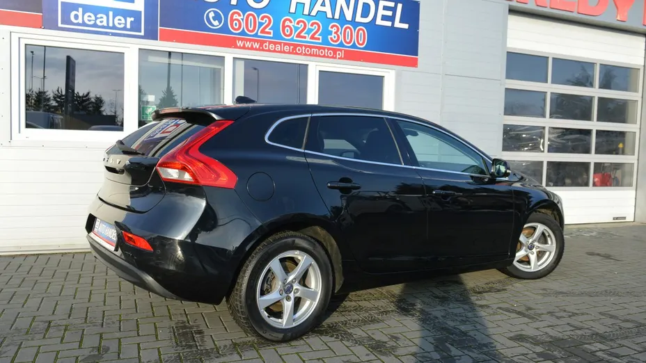 VOLVO V40 -