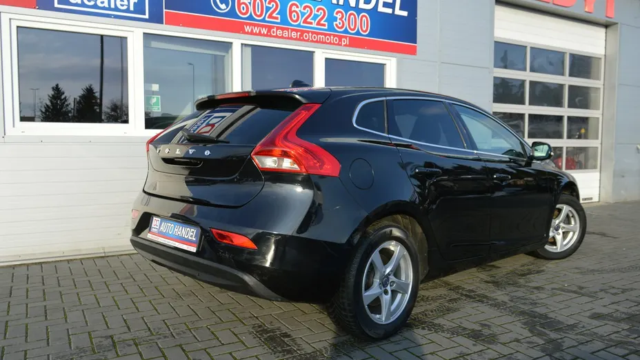 VOLVO V40 -