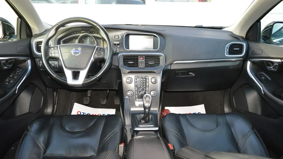 VOLVO V40 -