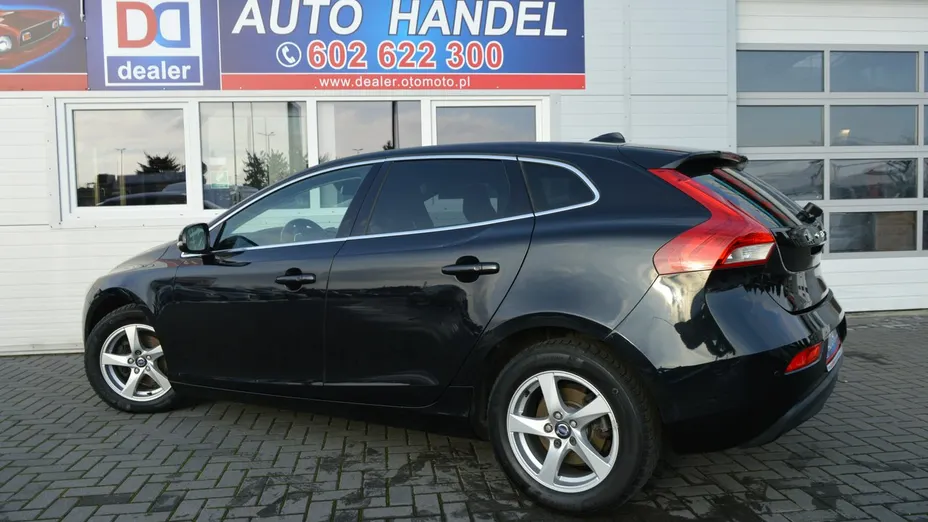 VOLVO V40 -