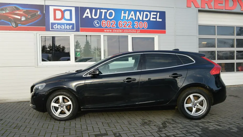 VOLVO V40 -