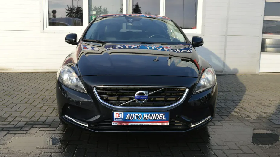 VOLVO V40 -