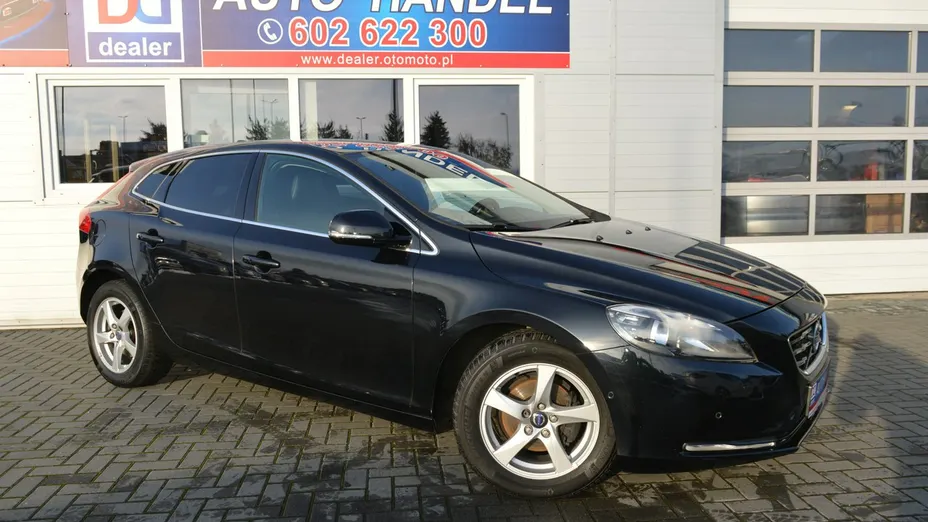 VOLVO V40 -