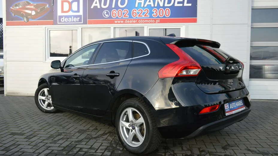 VOLVO V40 -