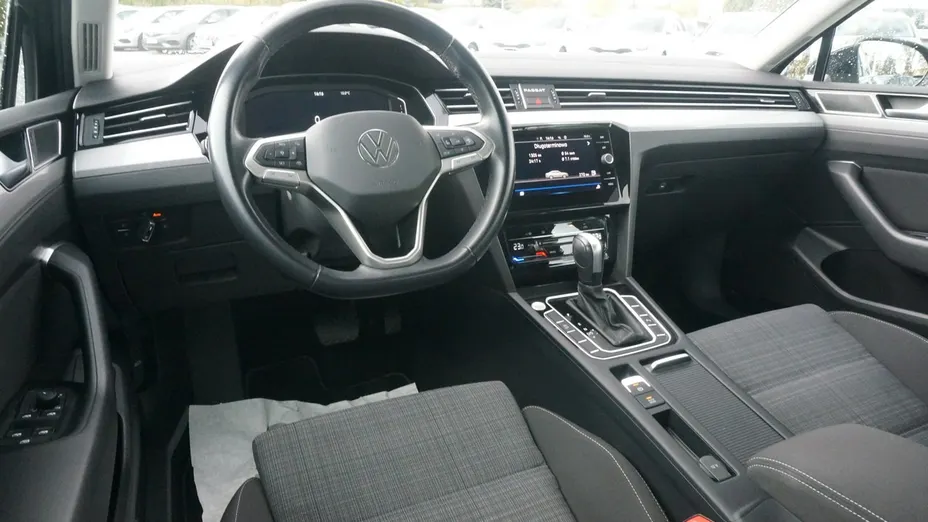 VOLKSWAGEN Passat -