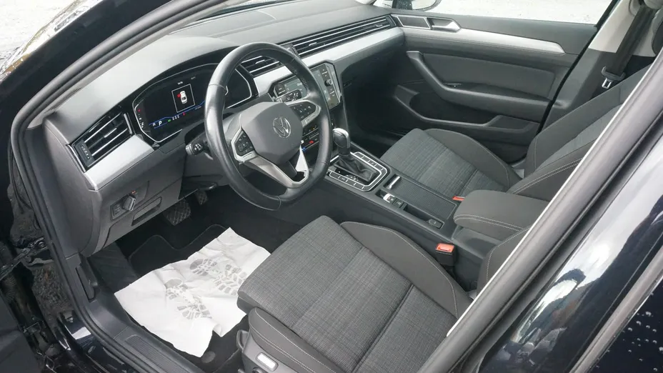 VOLKSWAGEN Passat -