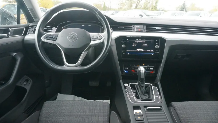 VOLKSWAGEN Passat -