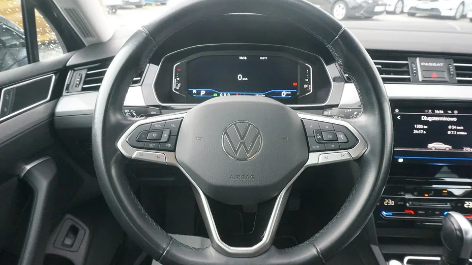 VOLKSWAGEN Passat -