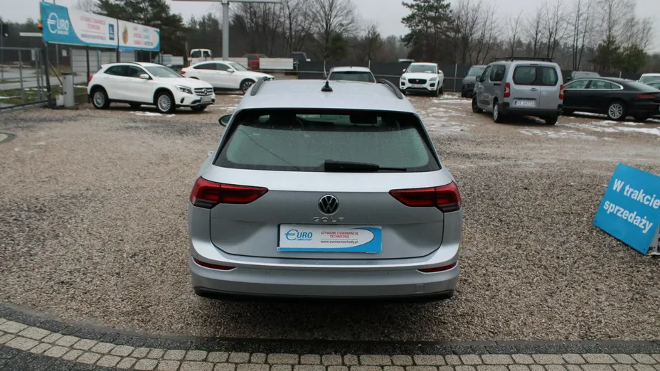 VOLKSWAGEN Golf -