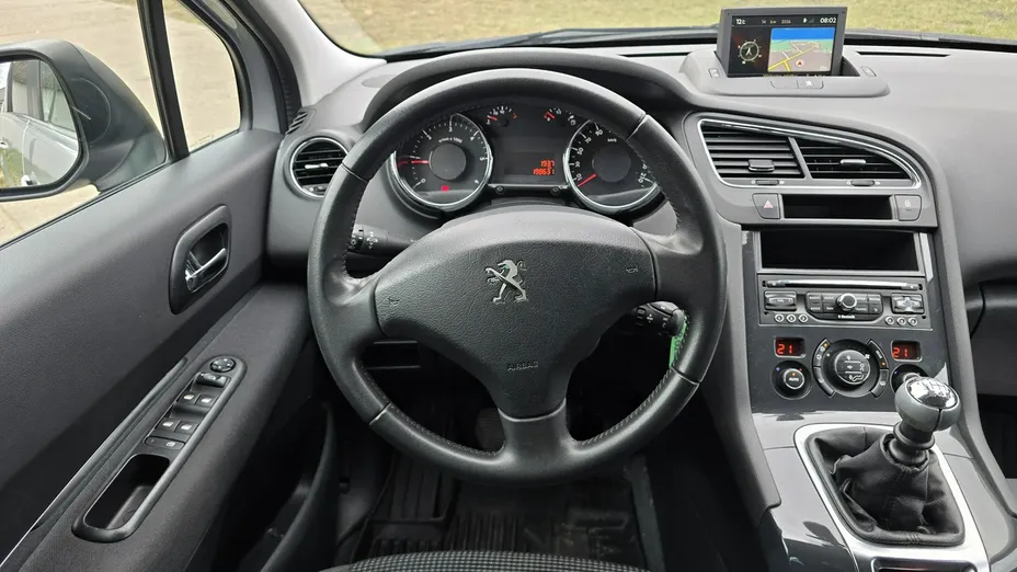 PEUGEOT 5008 -