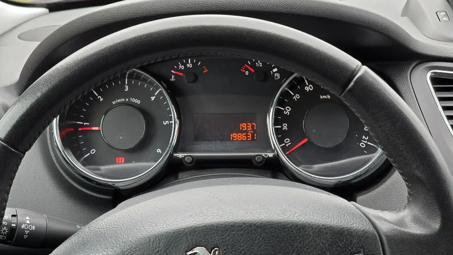 PEUGEOT 5008 -