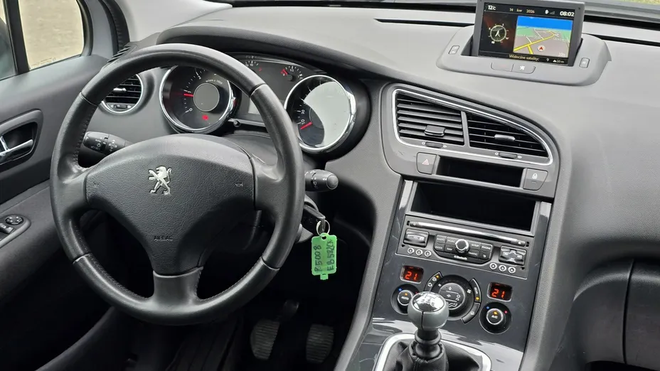 PEUGEOT 5008 -