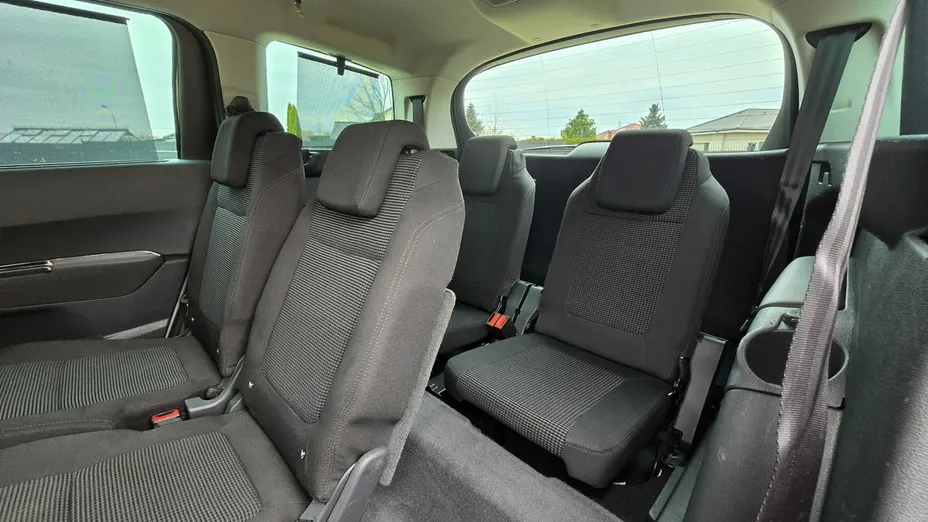 PEUGEOT 5008 -