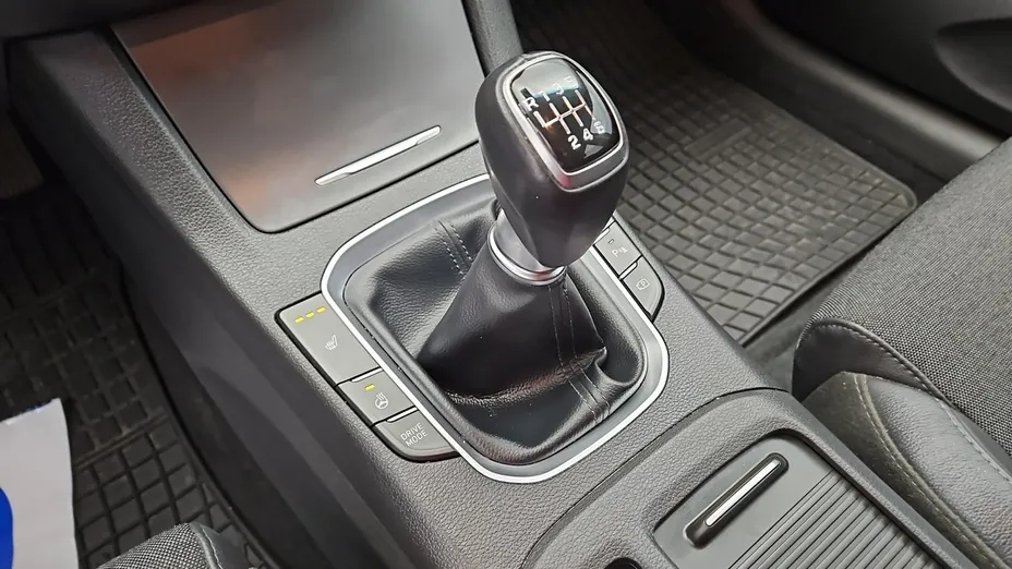 HYUNDAI i30 -