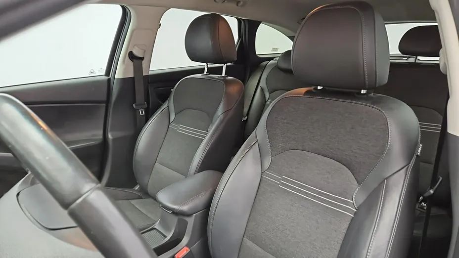HYUNDAI i30 -