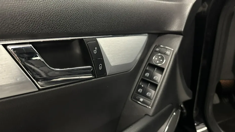 MERCEDES-BENZ C Klasa -
