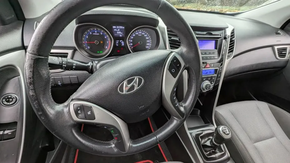 HYUNDAI i30 -