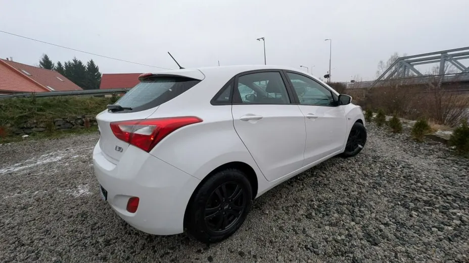 HYUNDAI i30 -