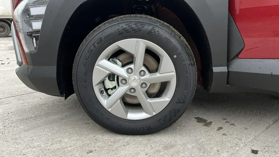 HYUNDAI Kona -