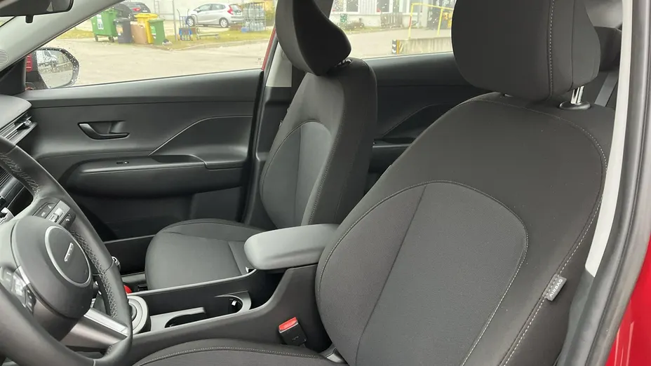 HYUNDAI Kona -