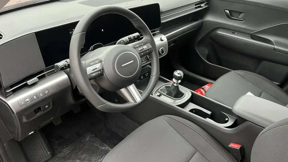 HYUNDAI Kona -