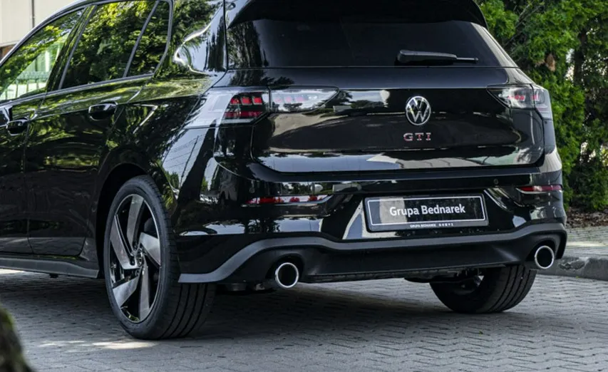 VOLKSWAGEN Golf -