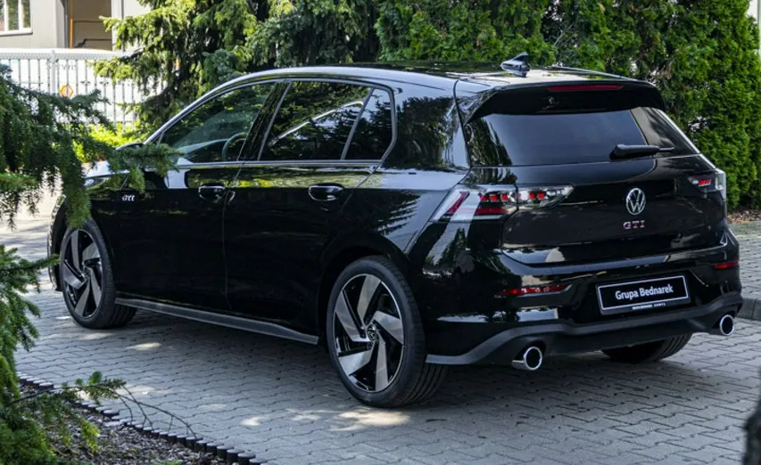 VOLKSWAGEN Golf -