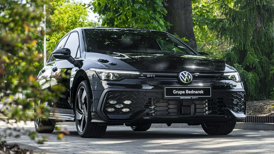 VOLKSWAGEN Golf -