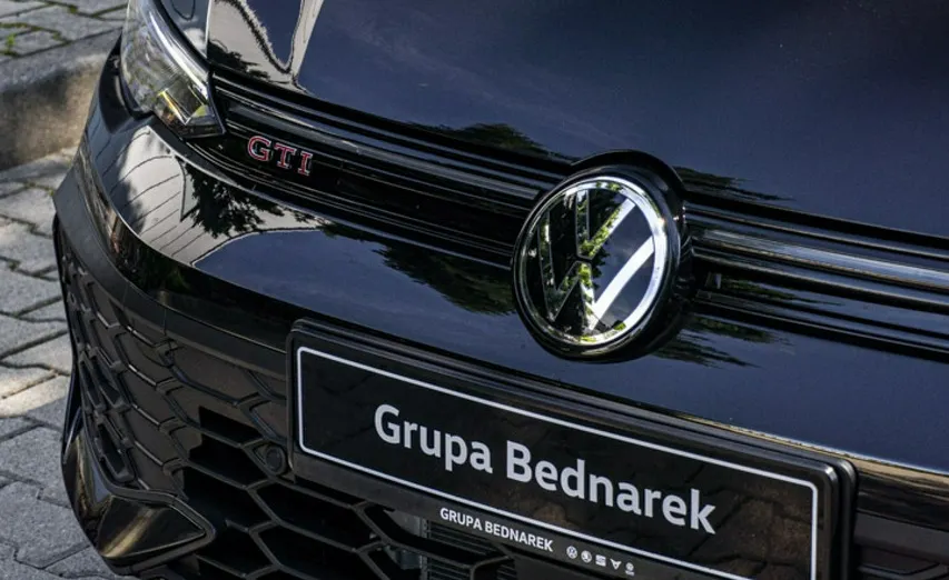 VOLKSWAGEN Golf -
