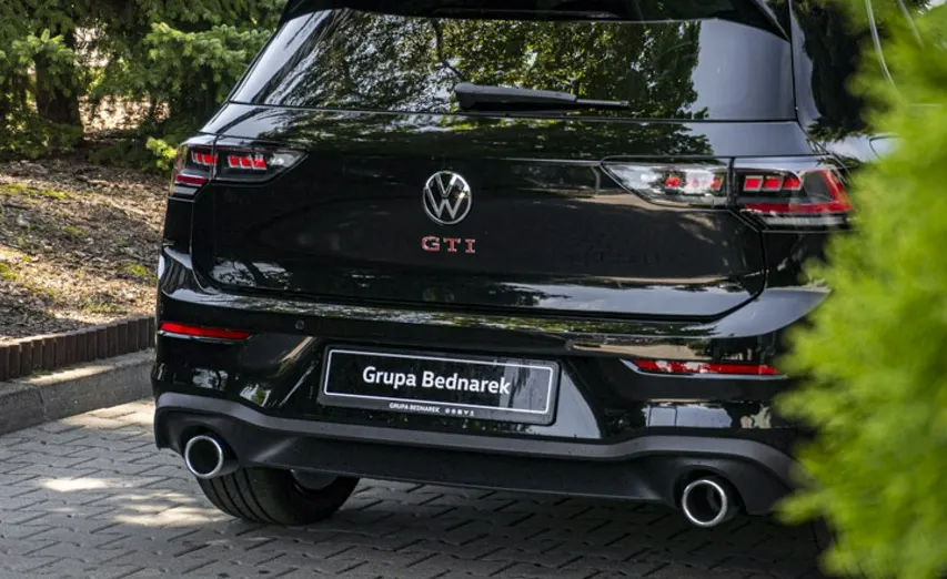 VOLKSWAGEN Golf -