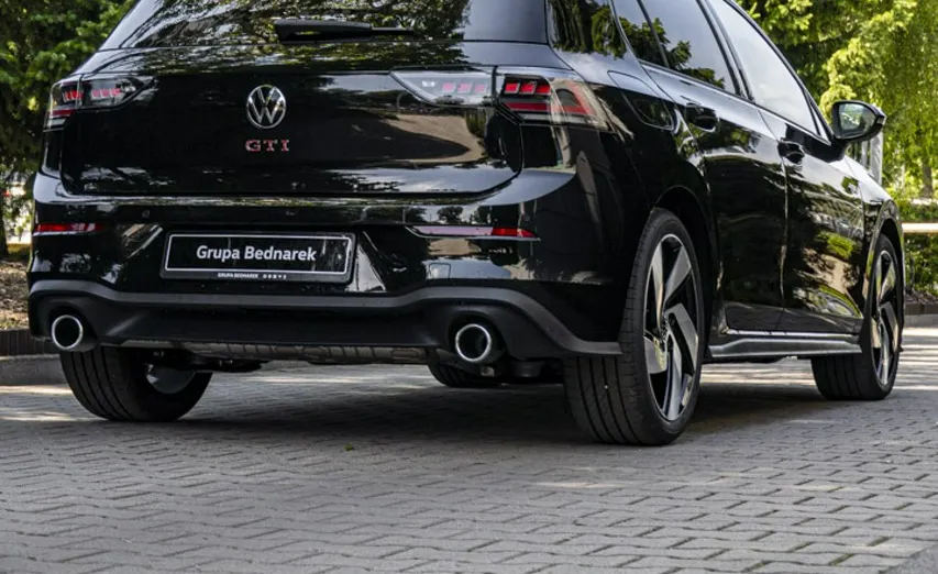 VOLKSWAGEN Golf -