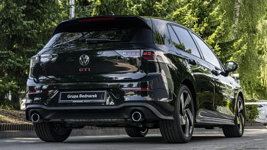 VOLKSWAGEN Golf -